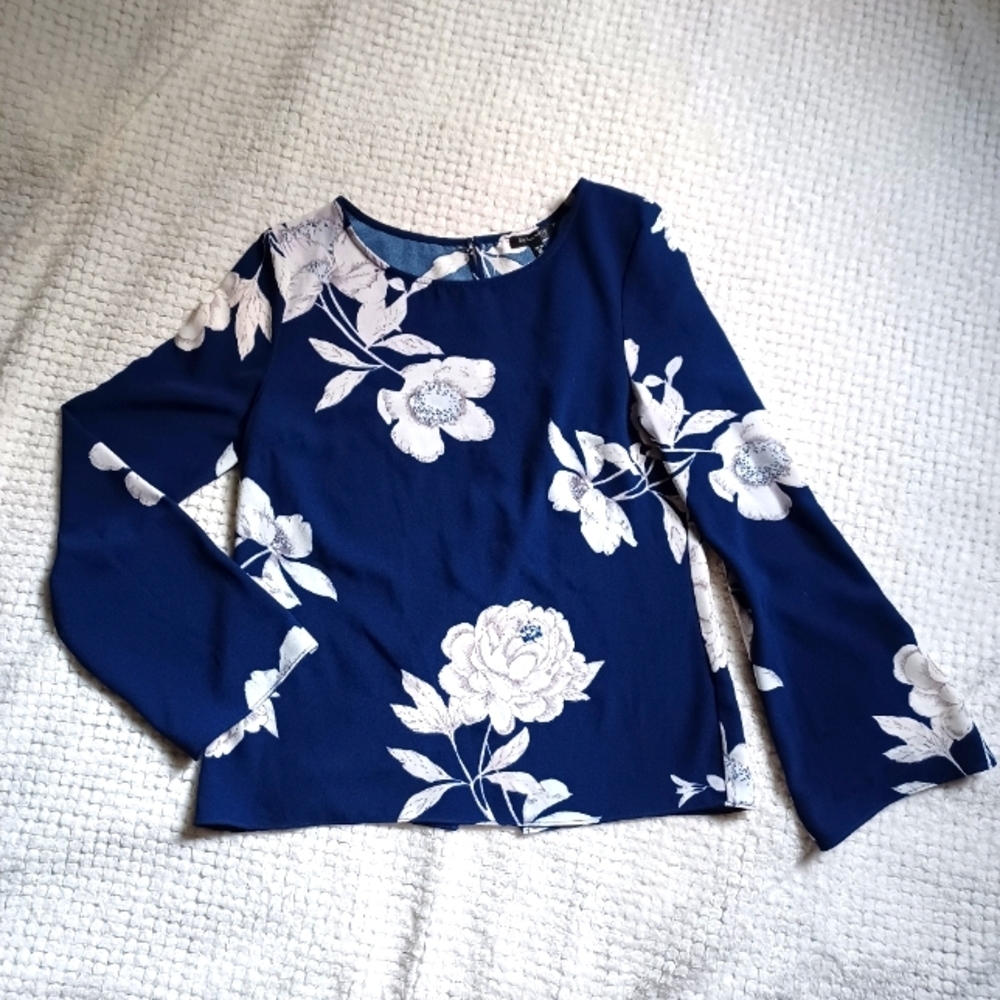 Dynamite navy bell sleeves detailed back silver button blouse top shirt XS rose